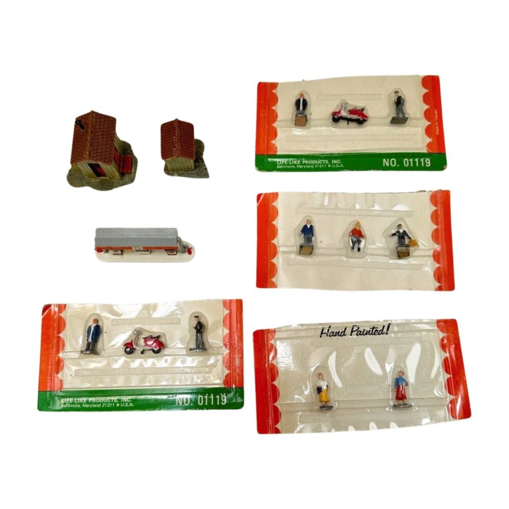 Miniatures Model Railroad Railway Lot 12 People and‎ Buildings Esso Vintage